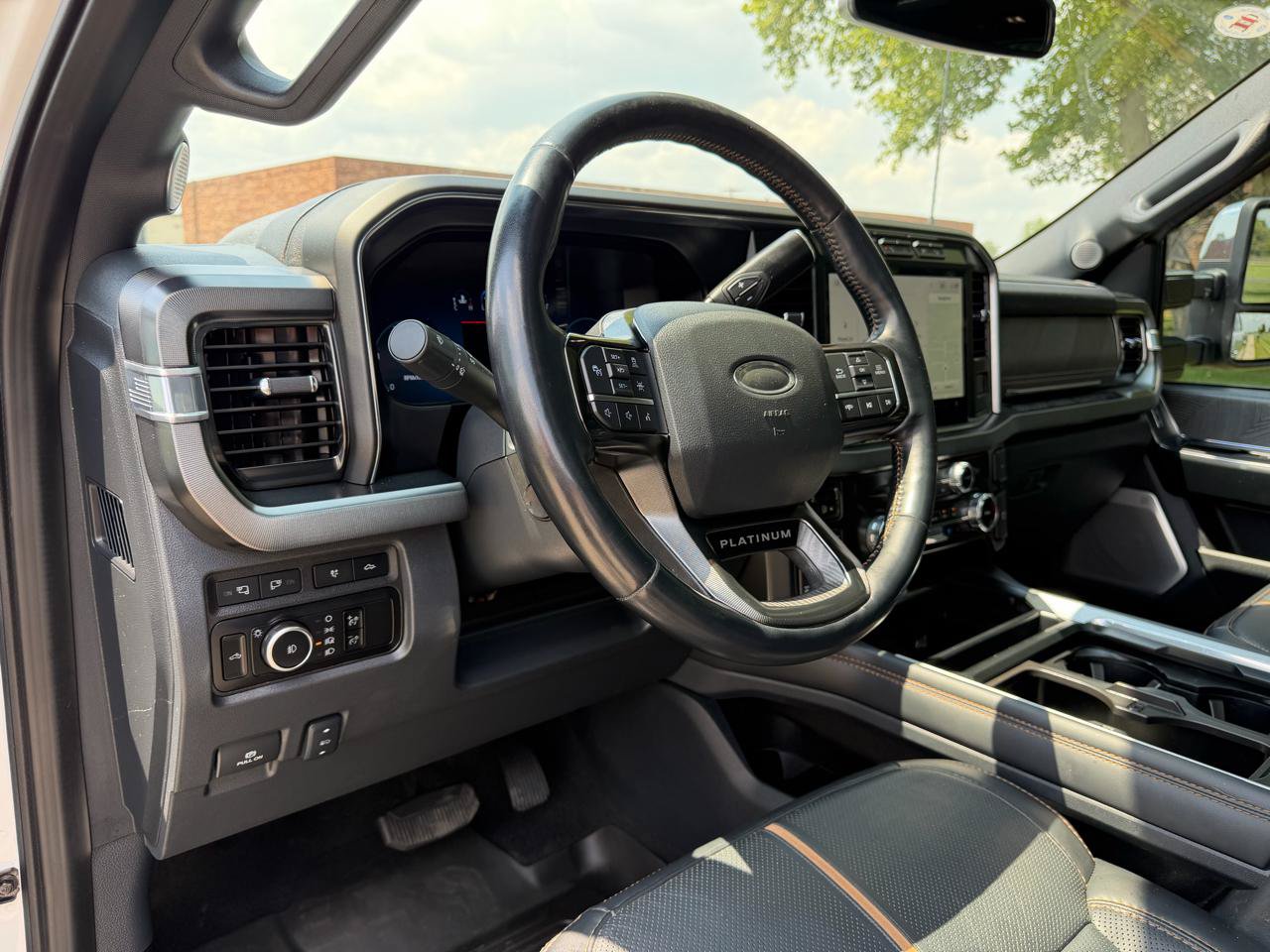Used 2023 Ford F350 Platinum w/ FX4 Off-Road Package AWD/4WD image 19