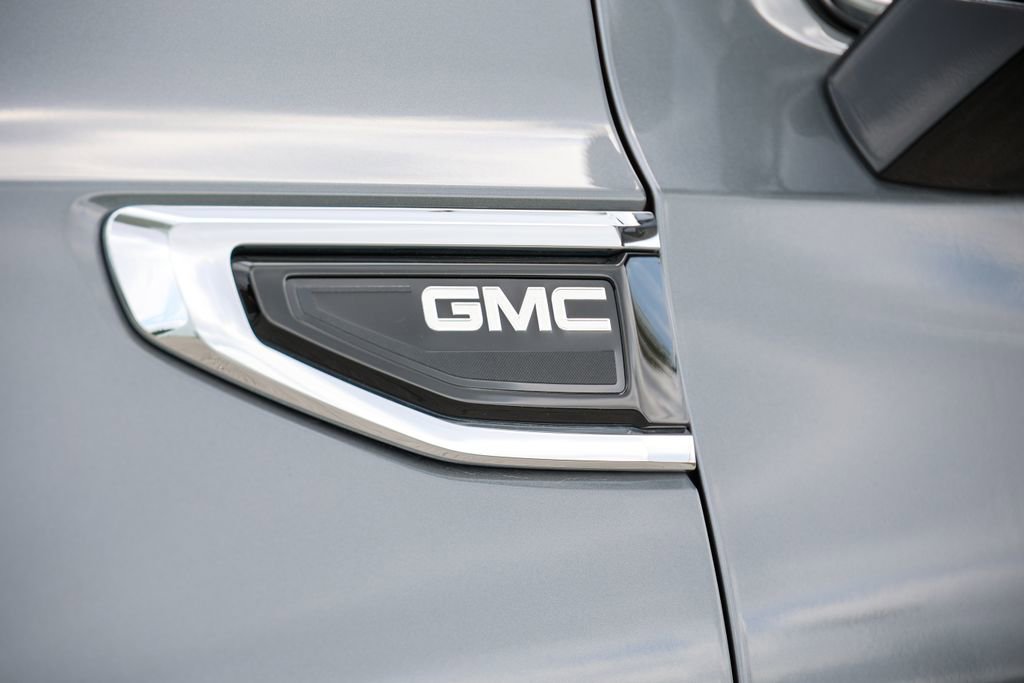 Used 2022 GMC Yukon SLE w/ Gmc Pro Safety Plus Package AWD/4WD image 19