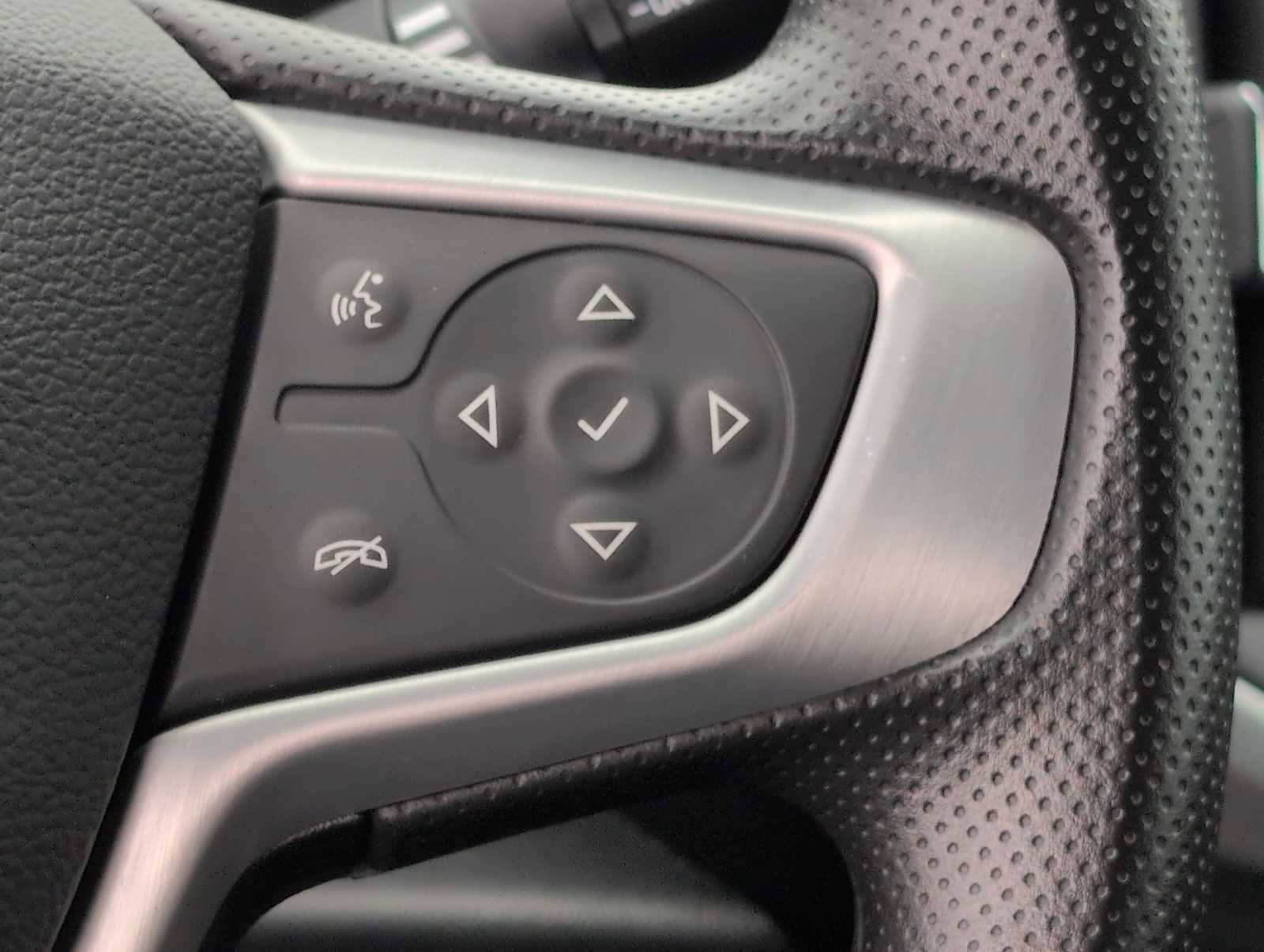 Used 2024 GMC Terrain SLE image 25