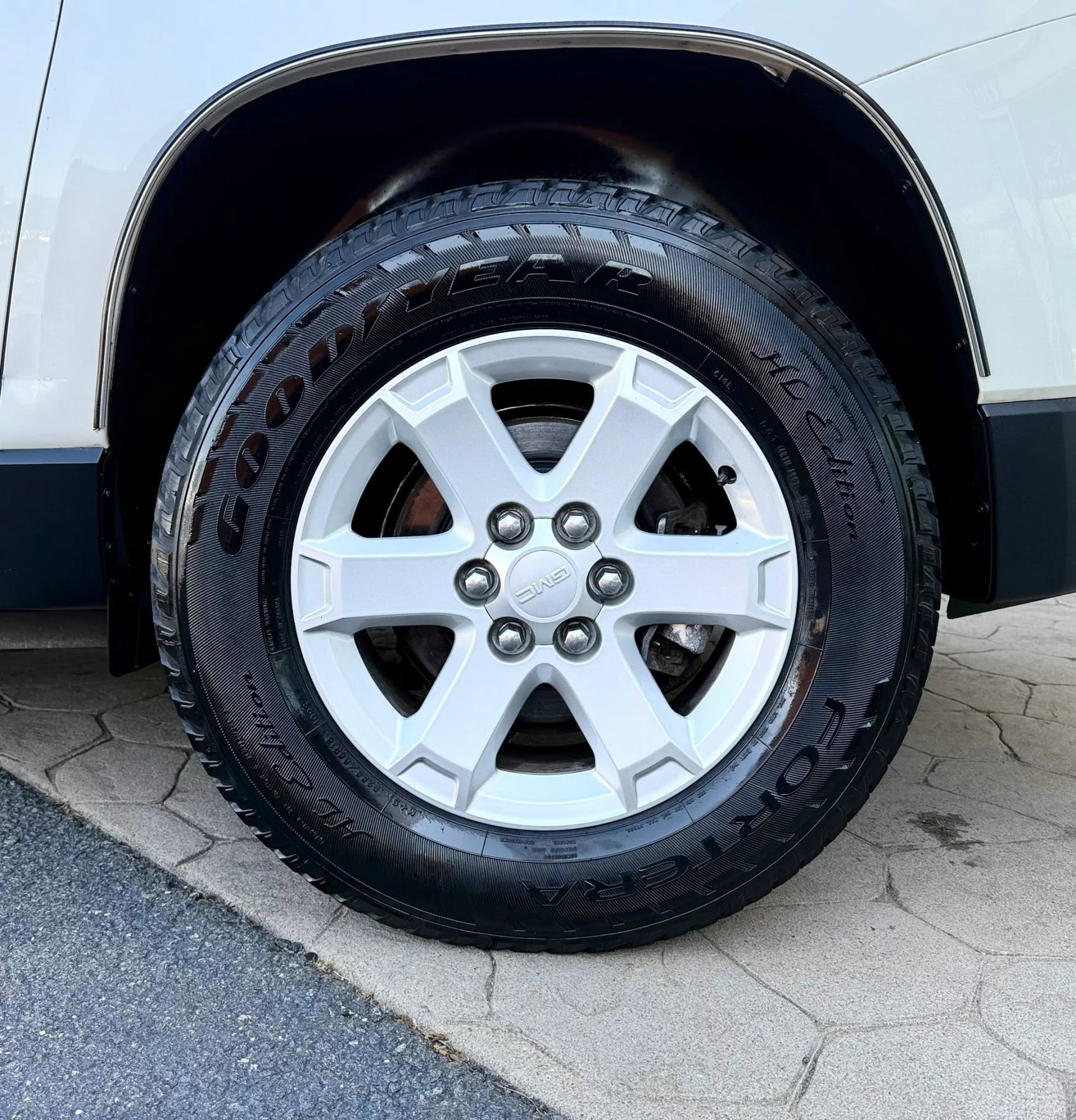 Used 2014 GMC Acadia SLE image 53