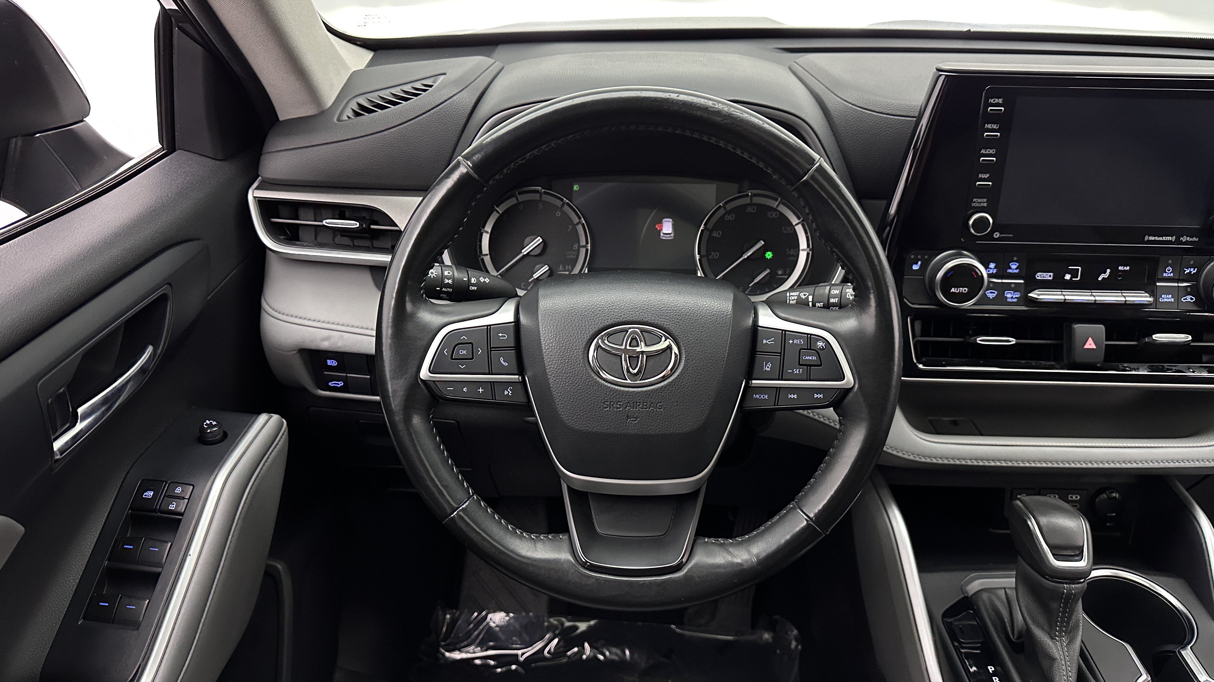 Used 2022 Toyota Highlander XLE AWD/4WD image 26