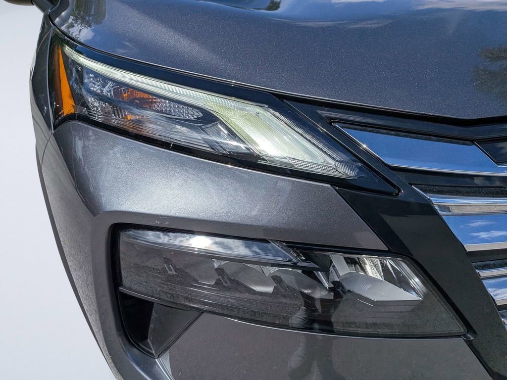 Used 2024 Nissan Rogue S FWD image 9