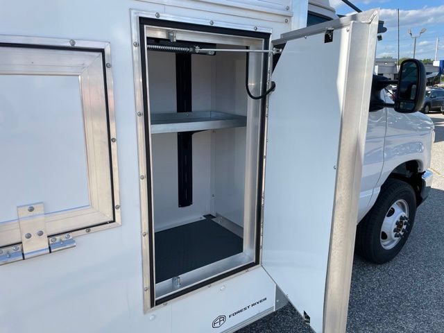 New 2027 Ford E-350 and Econoline 350 Super Duty w/ Power Equipment Group RWD image 60