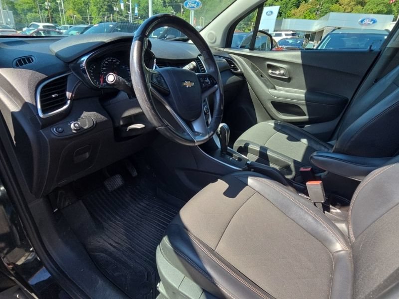 Used 2020 Chevrolet Trax LT w/ Redline Edition AWD/4WD image 9