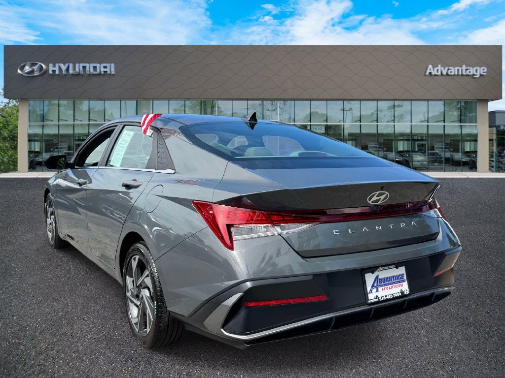 Certified 2024 Hyundai Elantra SEL w/ Convenience Package FWD image 6