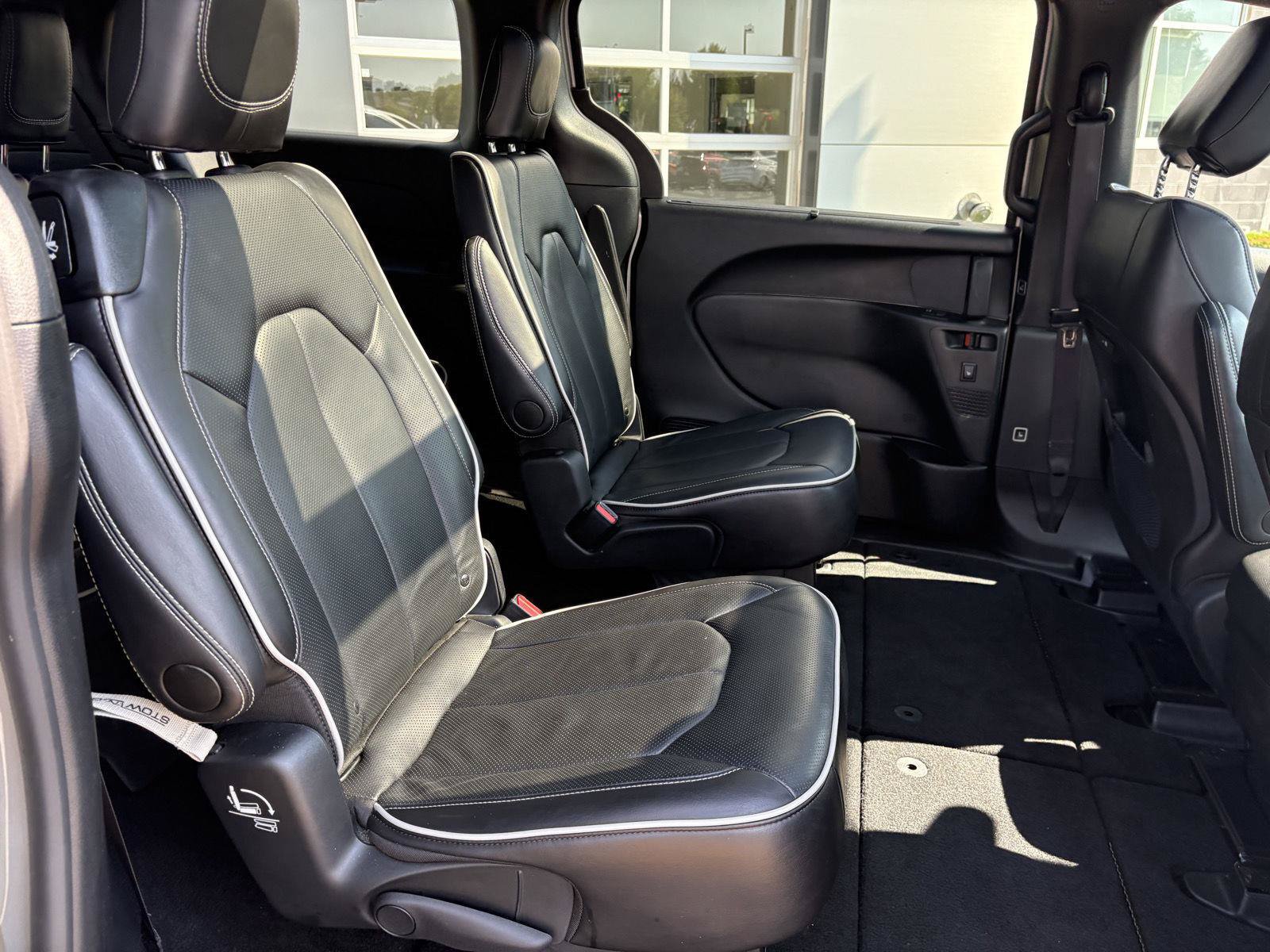 Used 2026 Chrysler Pacifica Limited w/ S Appearance Package FWD image 22