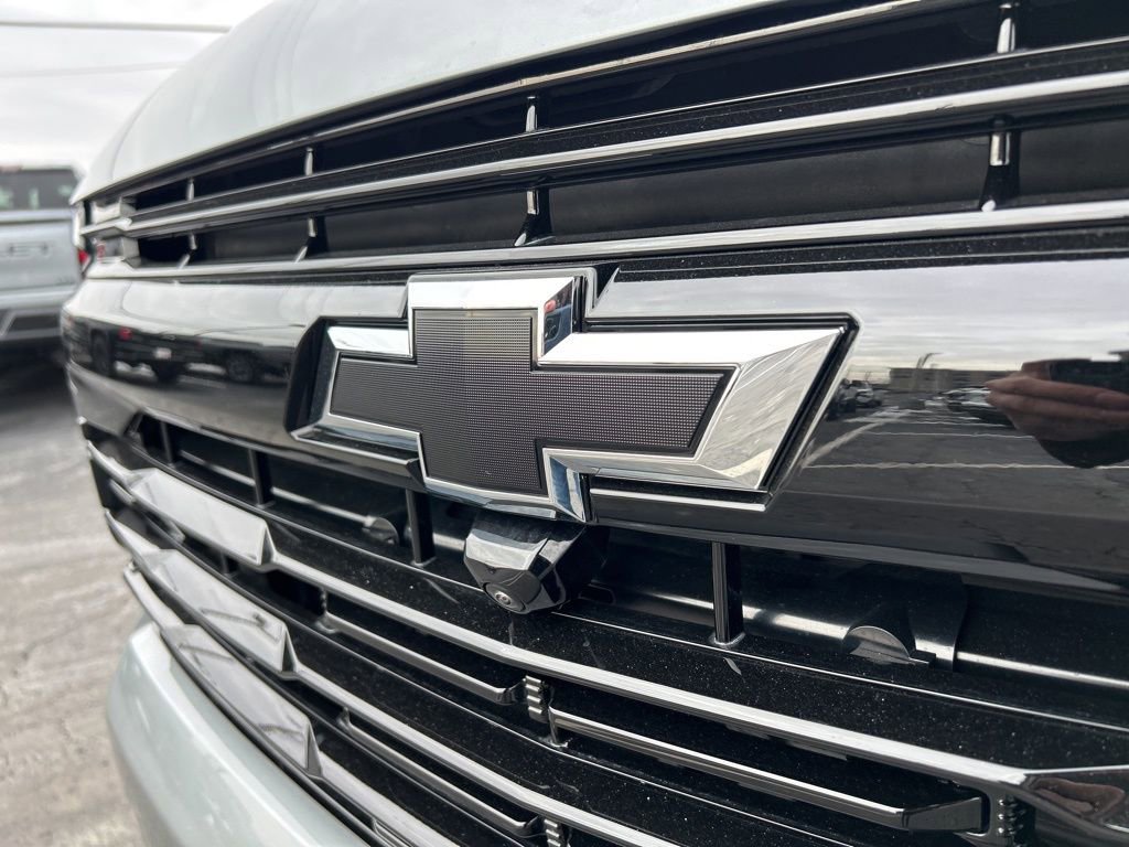 Used 2025 Chevrolet Suburban RST w/ Comfort Package AWD/4WD image 10