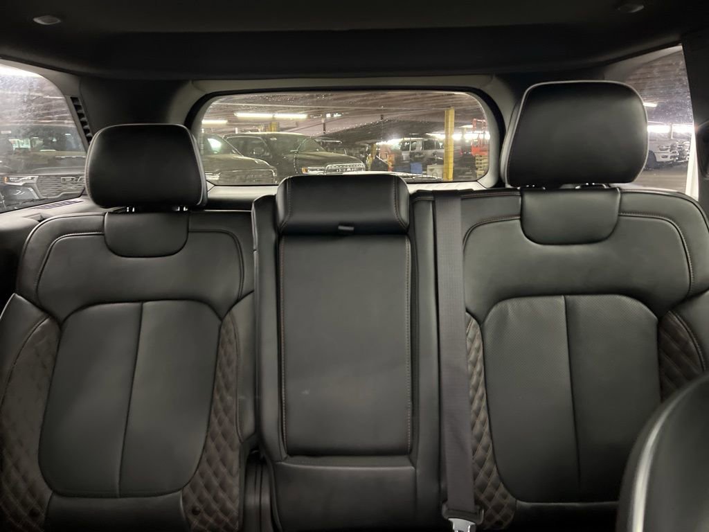 Used 2025 Jeep Grand Cherokee Summit w/ Luxury Tech Group V image 23