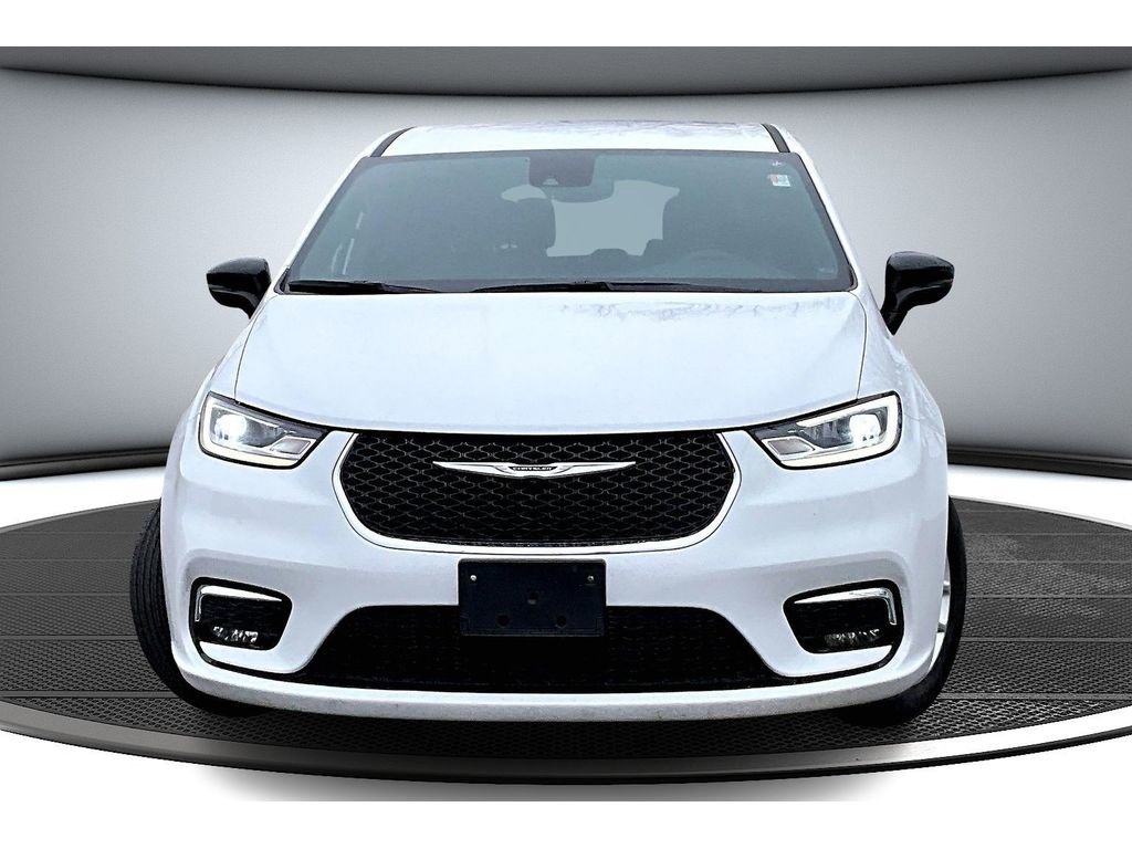 Used 2025 Chrysler Pacifica Select image 4