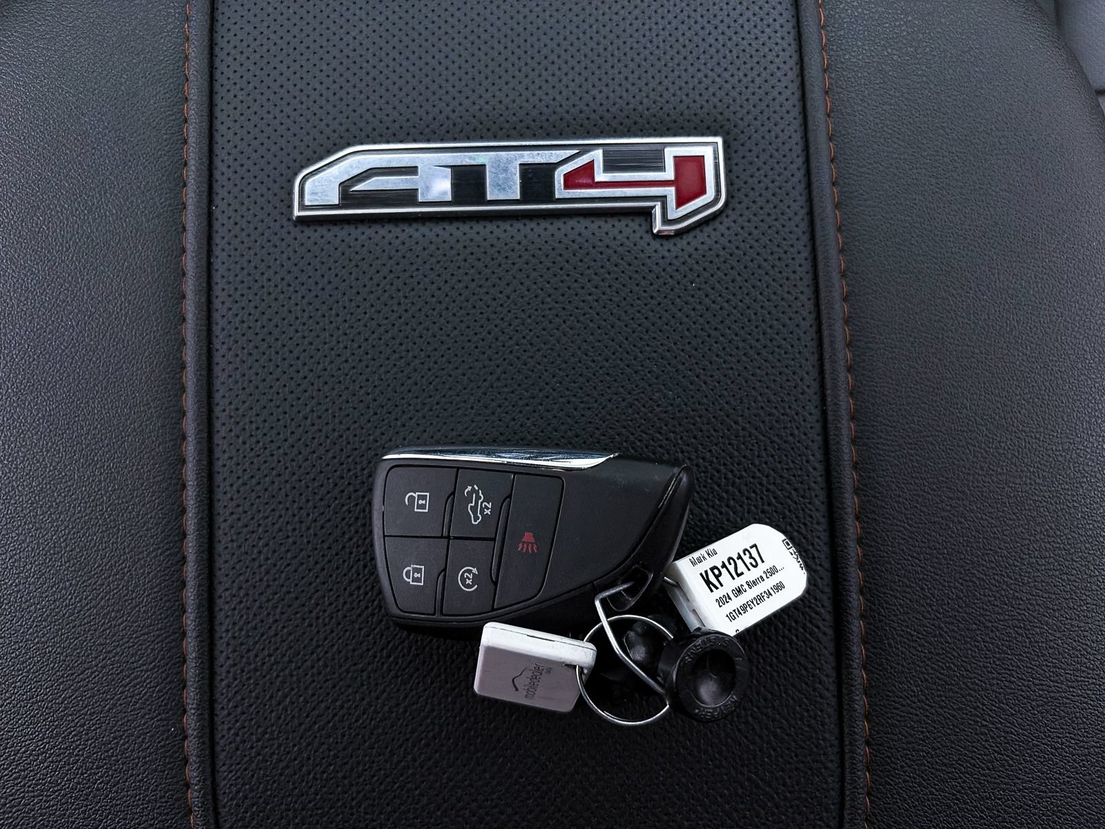 Used 2024 GMC Sierra 2500 AT4 w/ AT4 Preferred Package AWD/4WD image 30