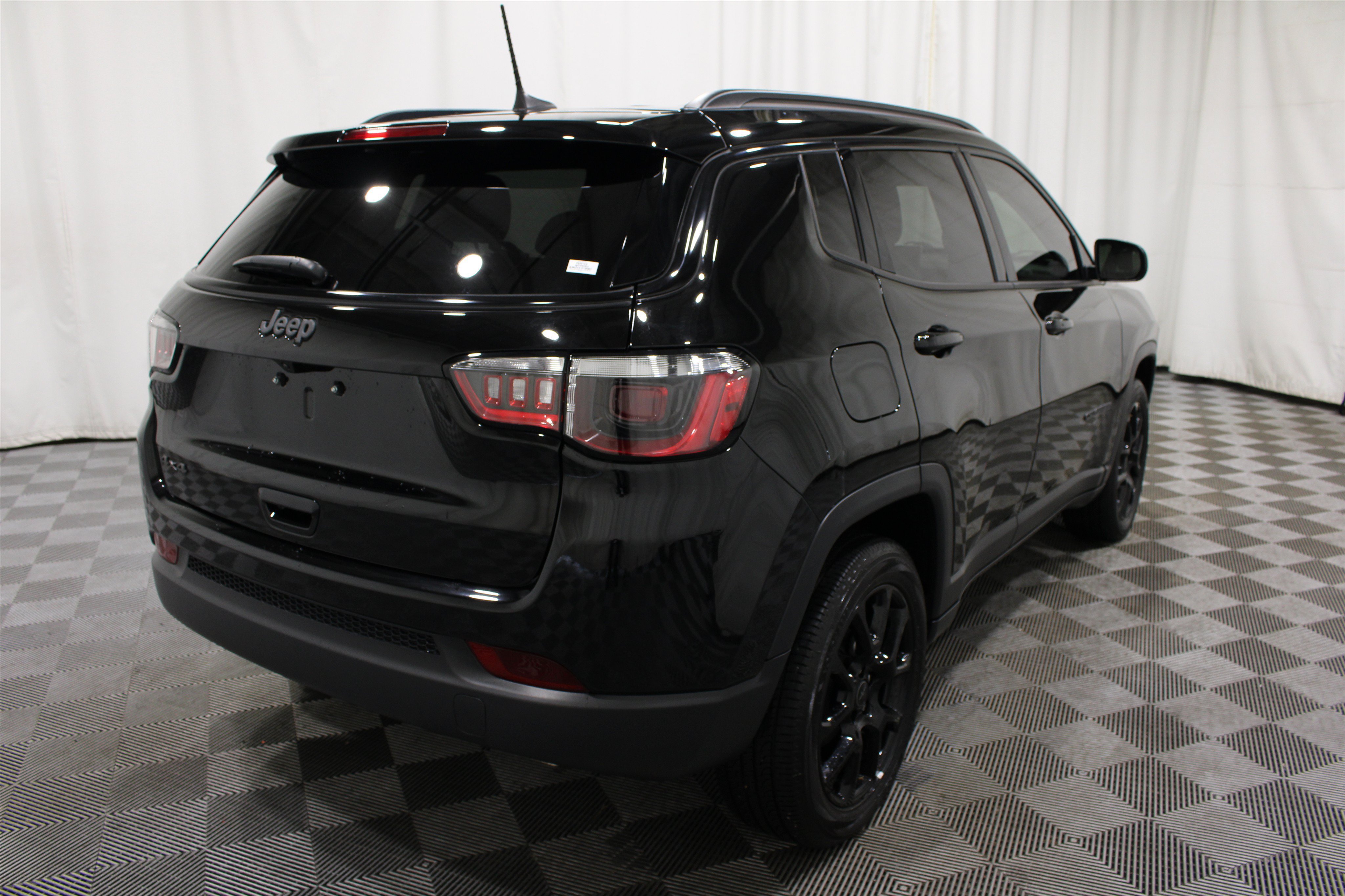 Used 2025 Jeep Compass Latitude w/ Altitude Special Edition AWD/4WD image 28