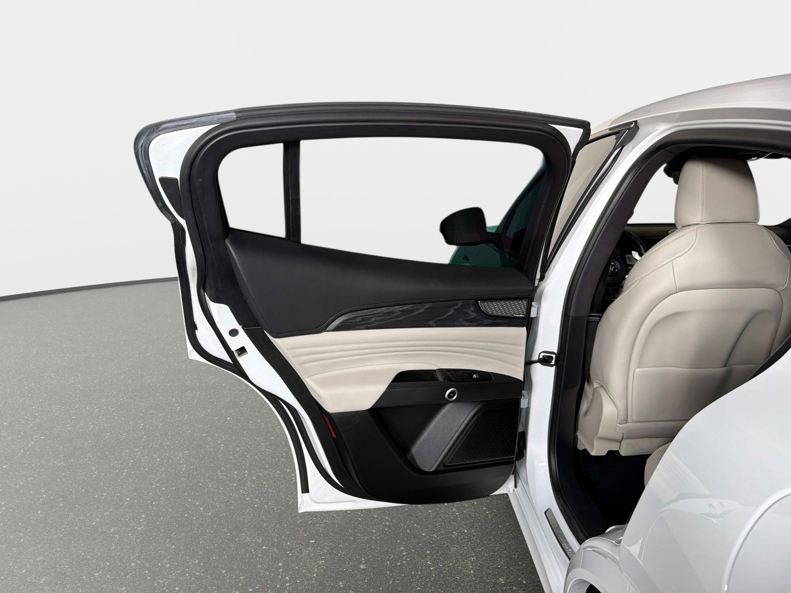 Used 2023 Maserati Grecale Modena image 32