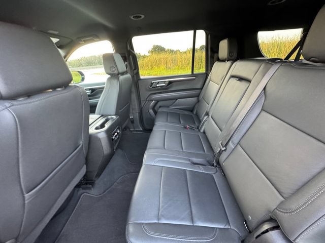 Used 2025 Chevrolet Suburban LT RWD image 30