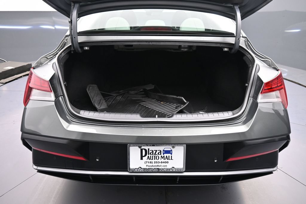 Used 2024 Hyundai Elantra Limited FWD image 22