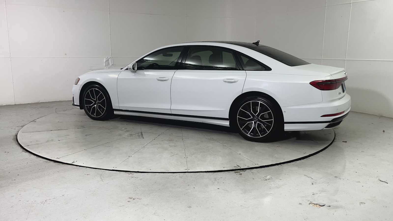 Used 2020 Audi A8 L 4.0T w/ Executive Package image 4