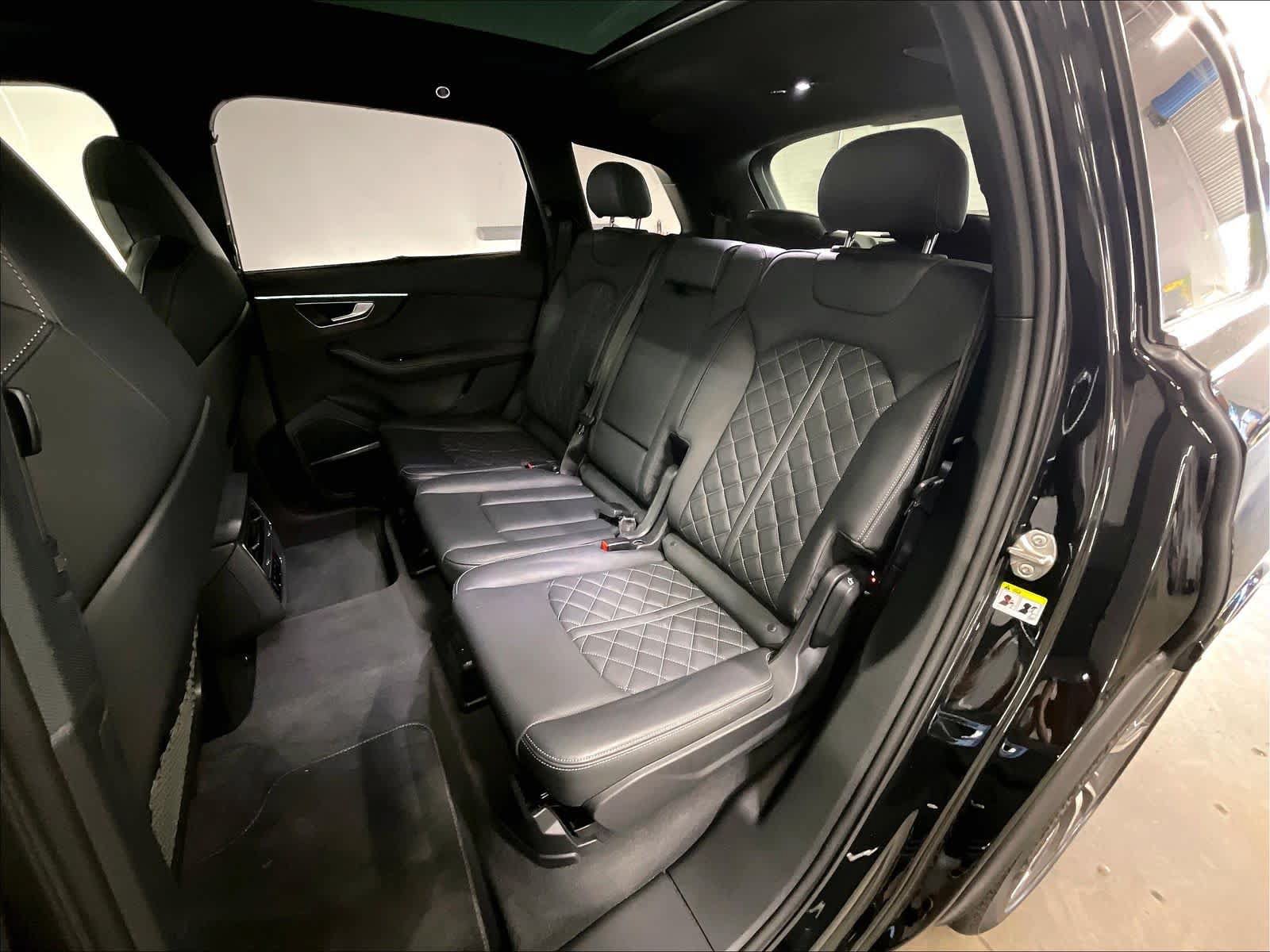 Used 2023 Audi SQ7 Premium Plus w/ Executive Package AWD/4WD image 27