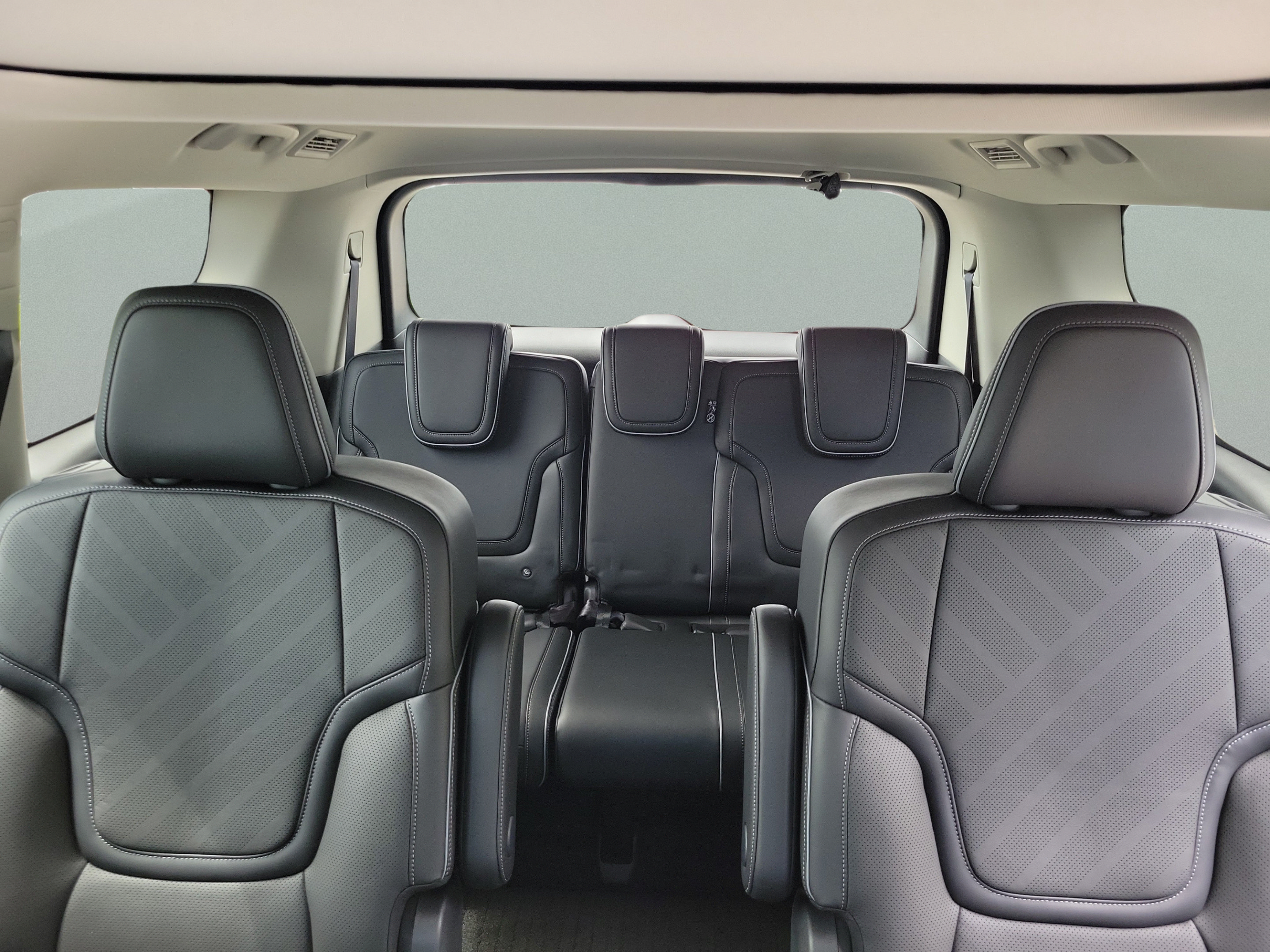 New 2027 INFINITI QX80 Luxe w/ Cargo Package RWD image 24