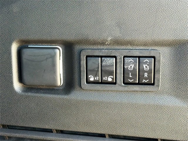 Used 2022 GMC Yukon XL AT4 image 13