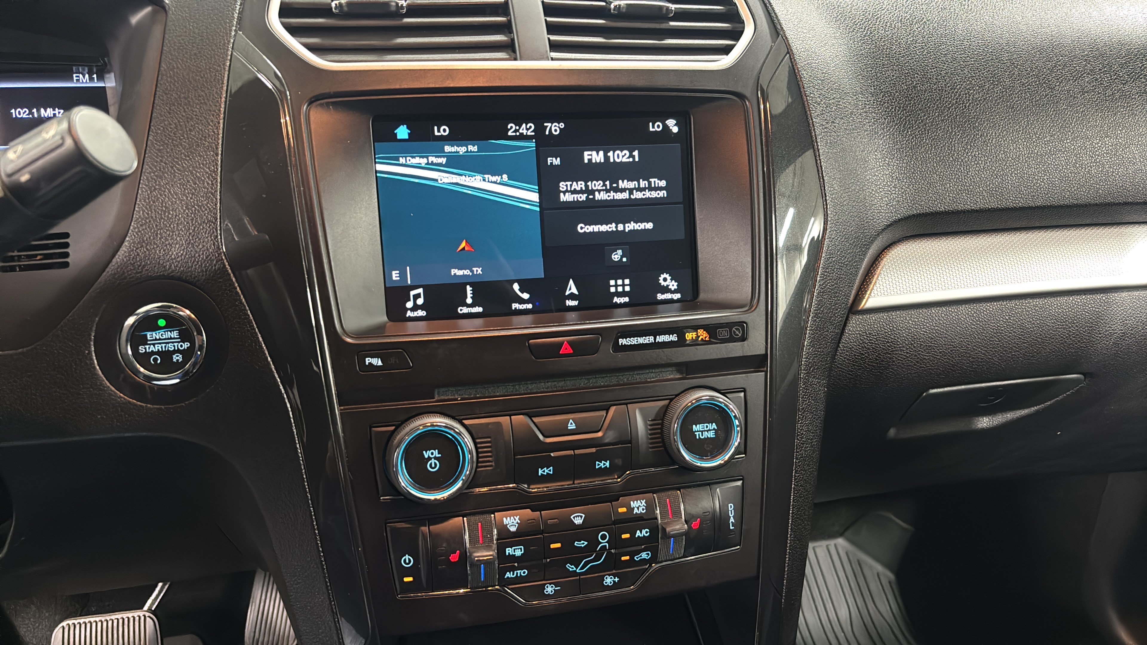 Used 2017 Ford Explorer XLT w/ Equipment Group 202A FWD image 26