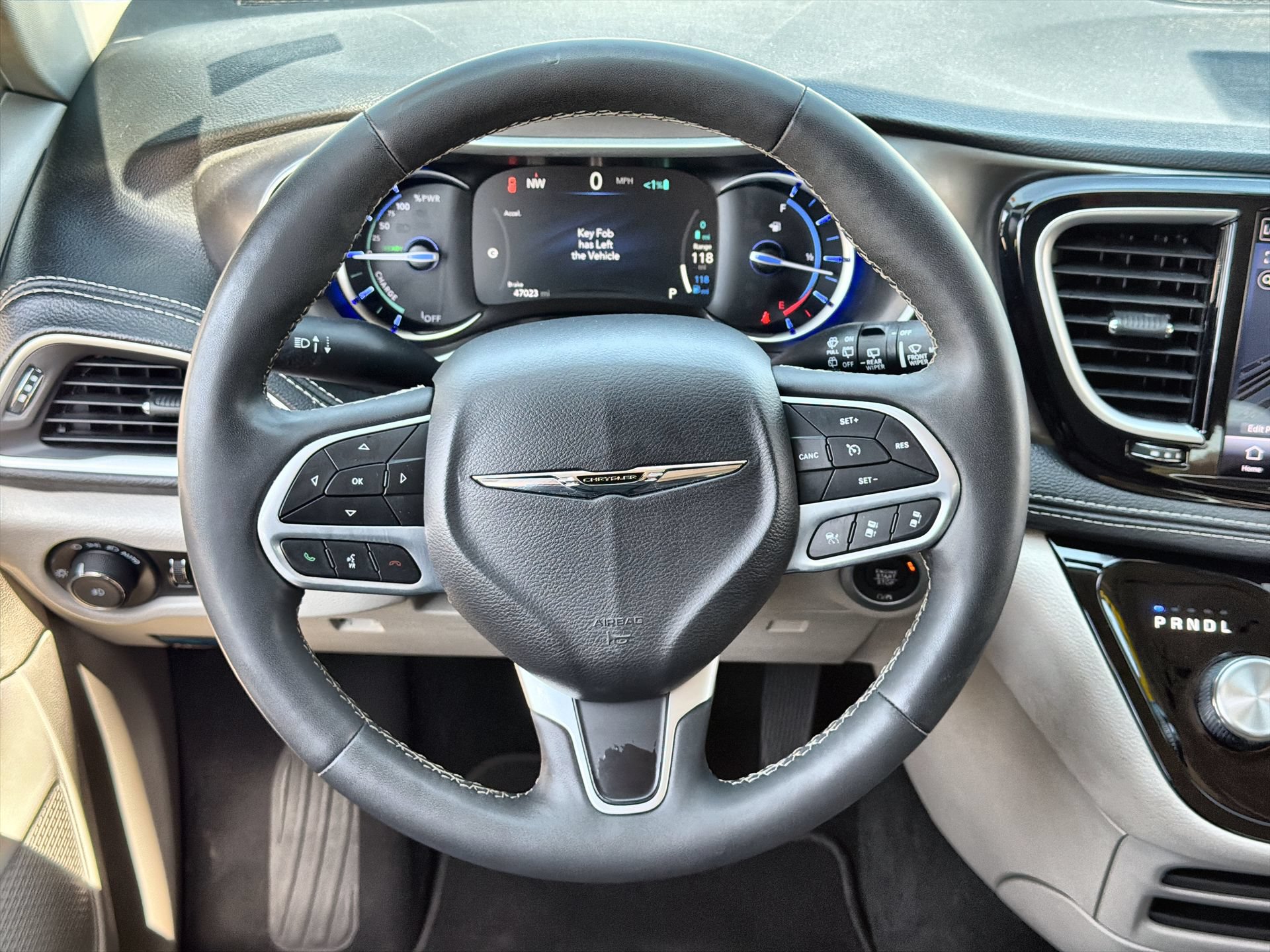 Used 2024 Chrysler Pacifica Limited FWD image 14