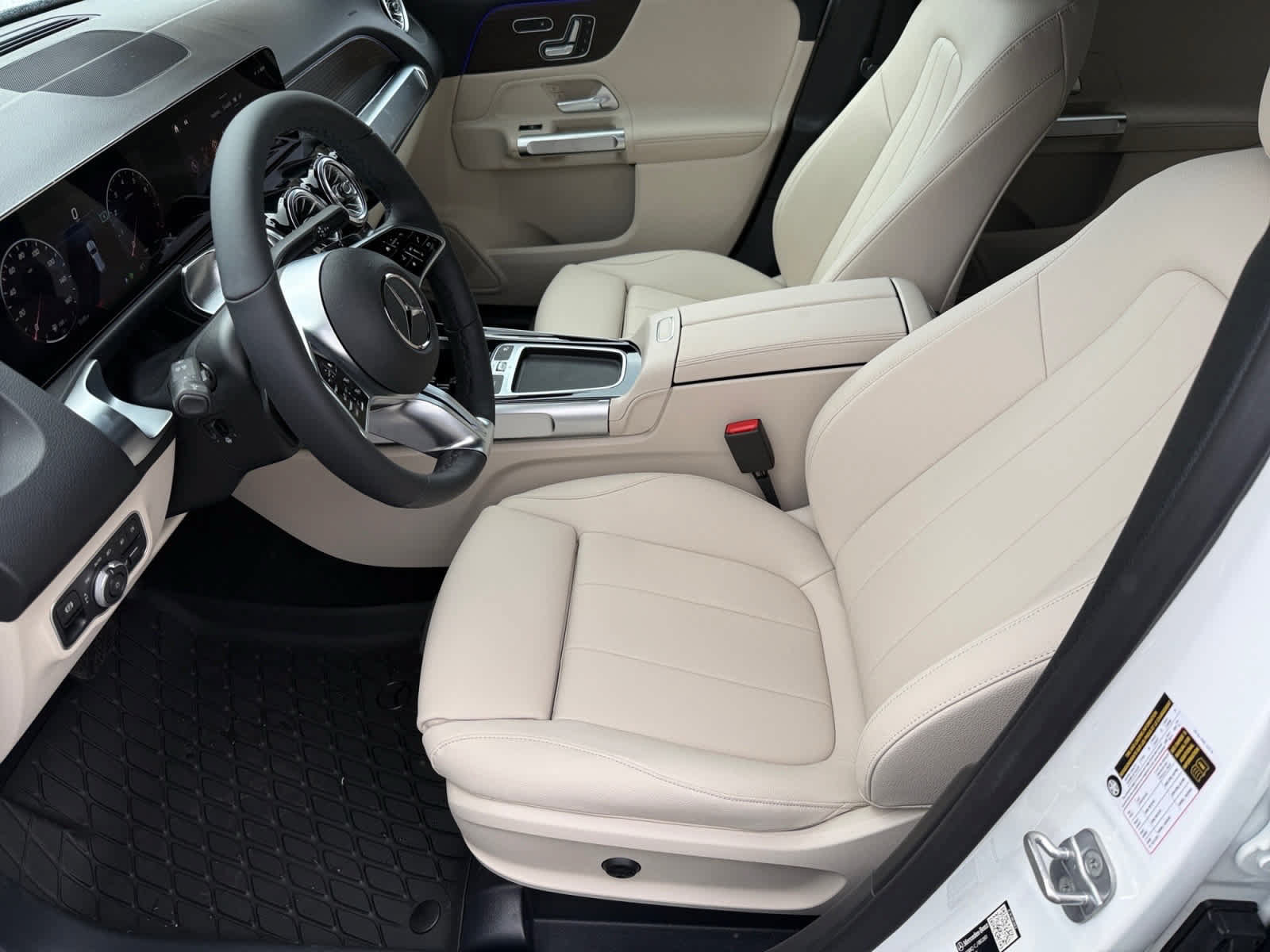 Used 2026 Mercedes-Benz GLB 250 4MATIC image 10