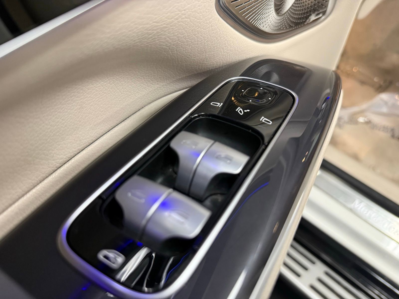 Used 2023 Mercedes-Benz EQS 450+ SUV image 18