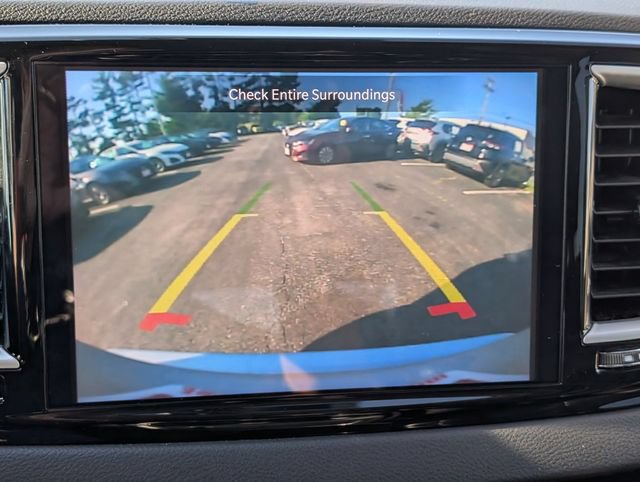 Used 2024 Chrysler Pacifica Touring-L FWD image 28