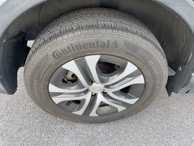 Used 2018 Toyota RAV4 LE image 9