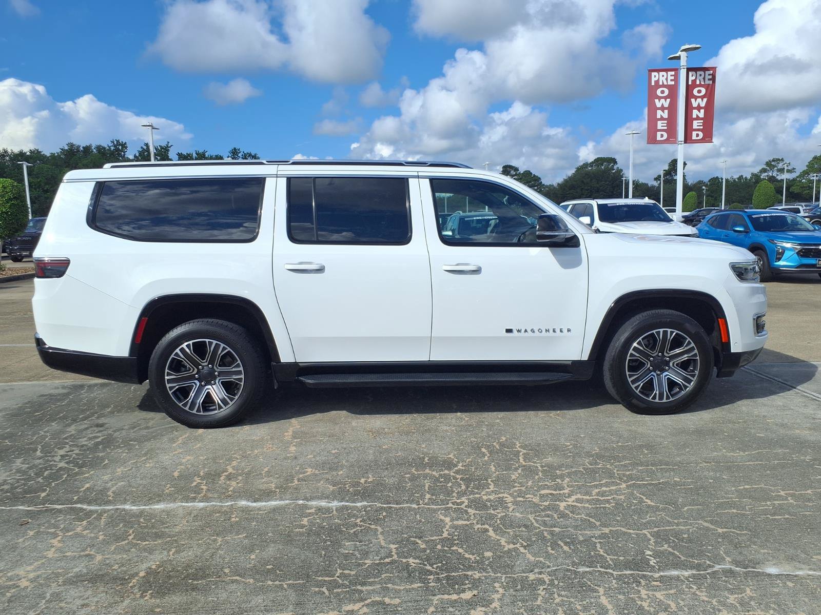 Used 2024 Jeep Wagoneer L Series II w/ Flexible Seating Group RWD image 9