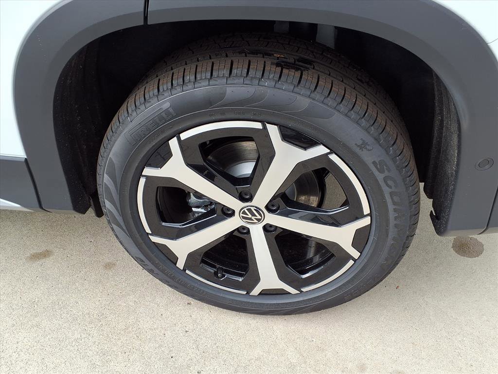 New 2026 Volkswagen Tiguan SE image 11