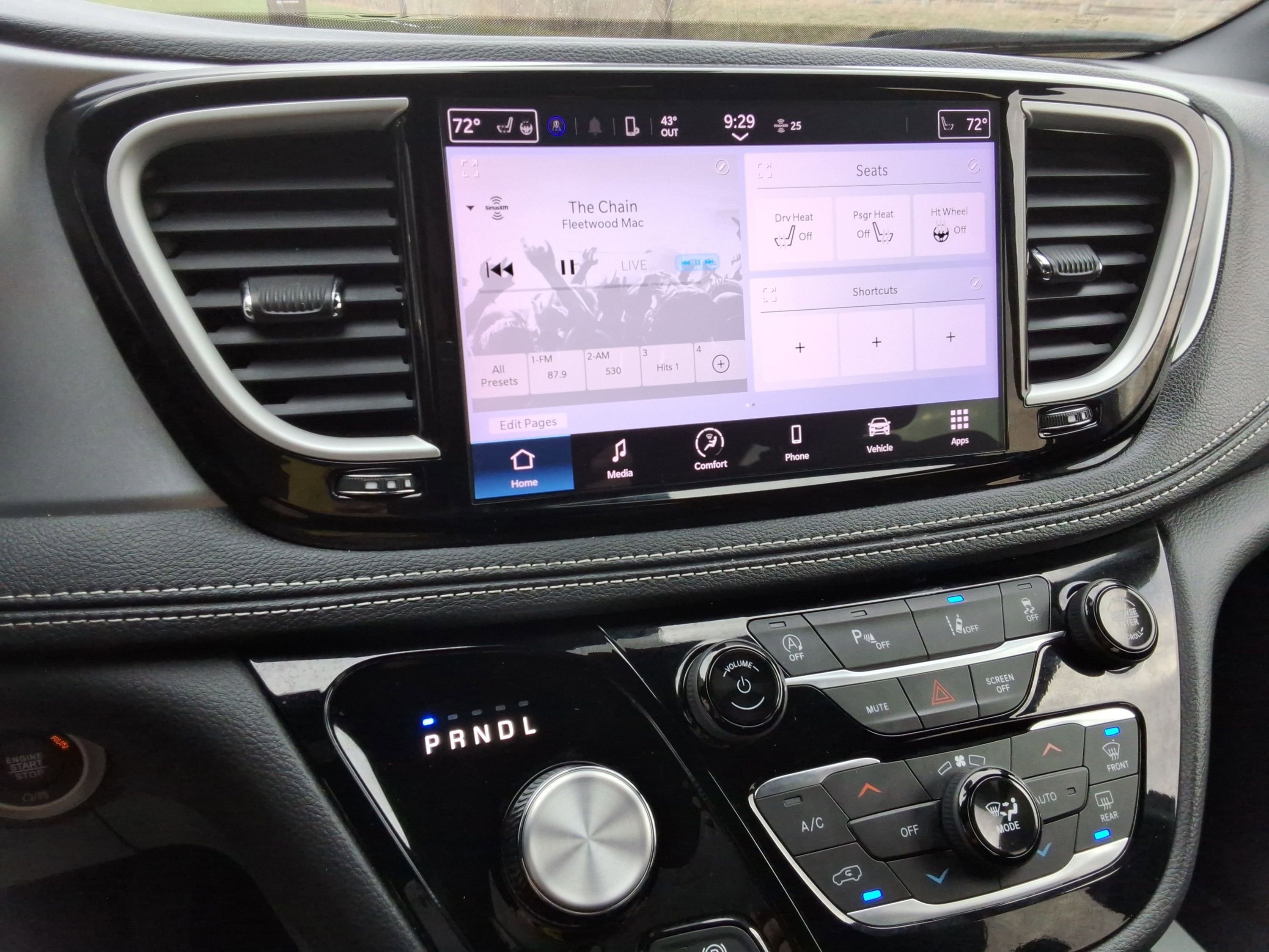 Used 2023 Chrysler Pacifica Touring image 15