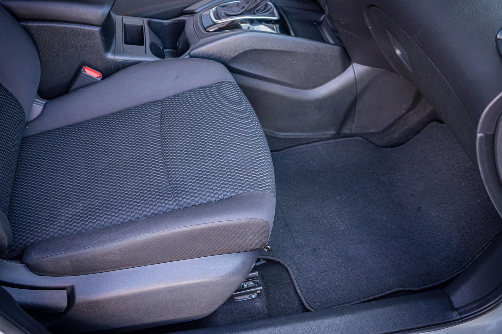 Used 2019 Nissan Rogue Sport S image 25