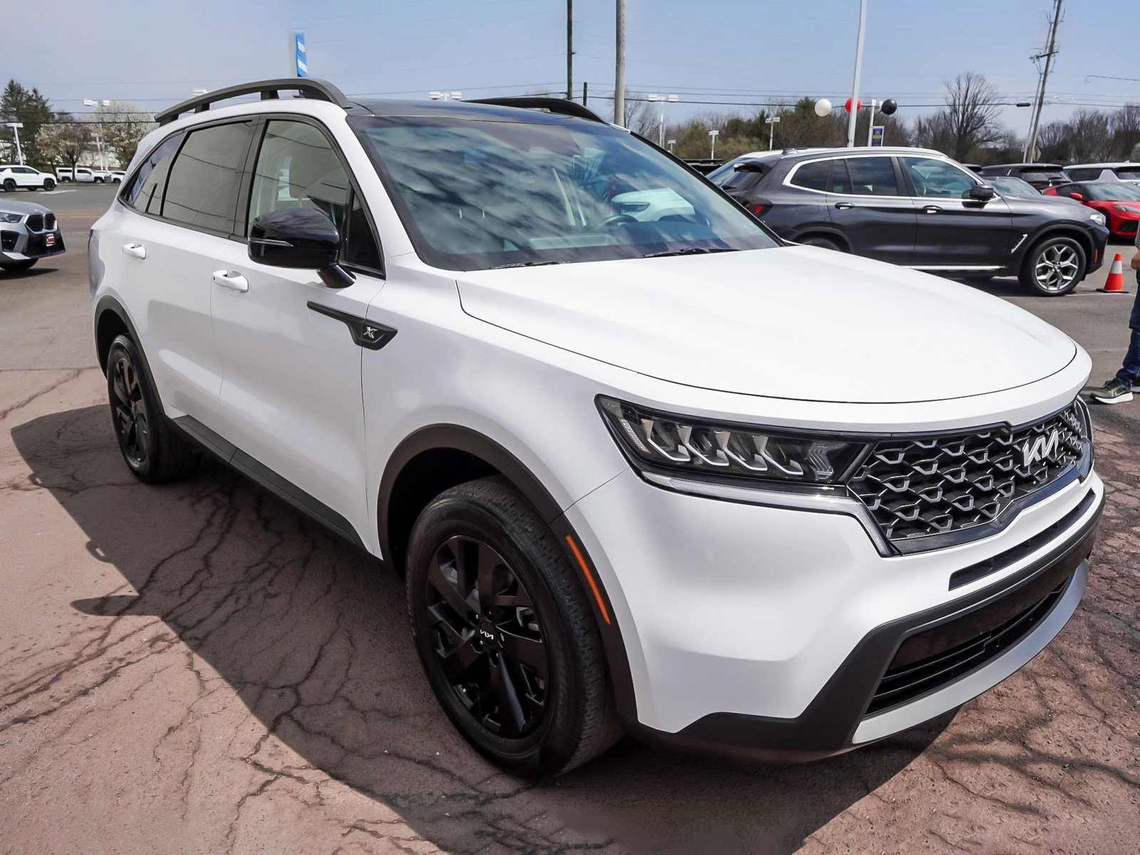 Used 2023 Kia Sorento S w/ Panoramic Sunroof Package image 3