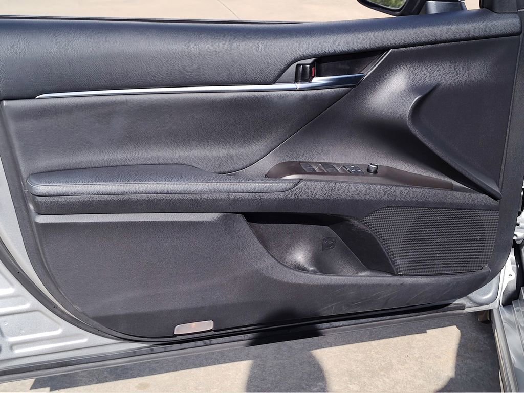 Used 2021 Toyota Camry XSE image 16