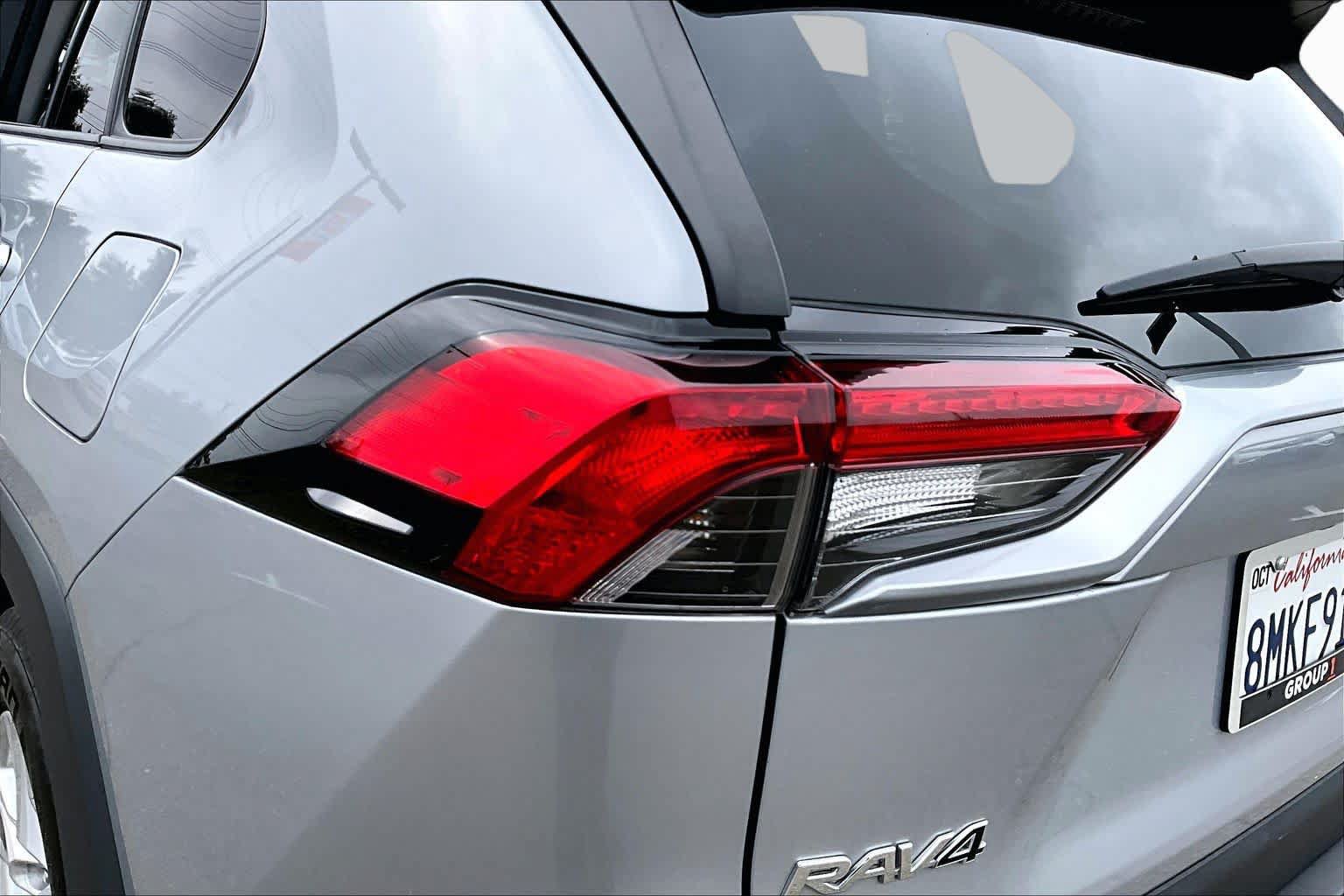 Used 2019 Toyota RAV4 LE w/ Carpet Mat Package AWD/4WD image 28