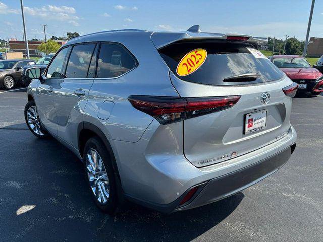Certified 2025 Toyota Highlander Limited AWD/4WD image 6