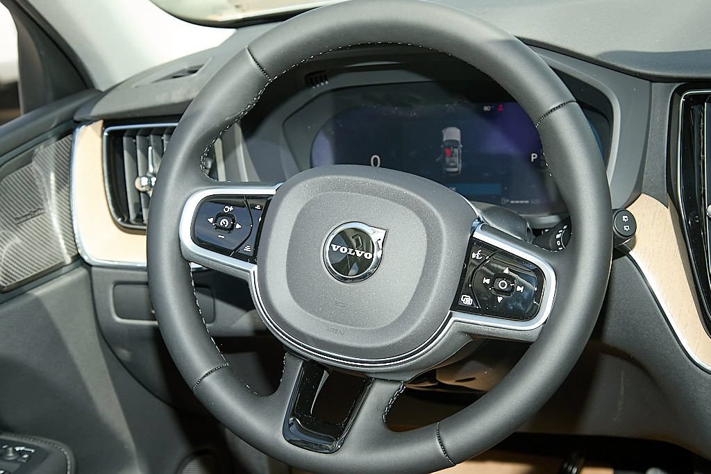 New 2026 Volvo XC60 B5 Plus w/ Climate Package AWD/4WD image 25