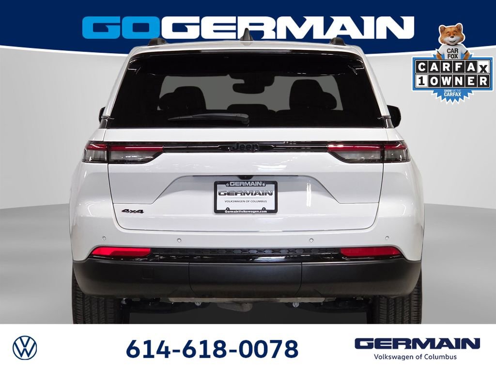 Used 2023 Jeep Grand Cherokee Altitude AWD/4WD image 10