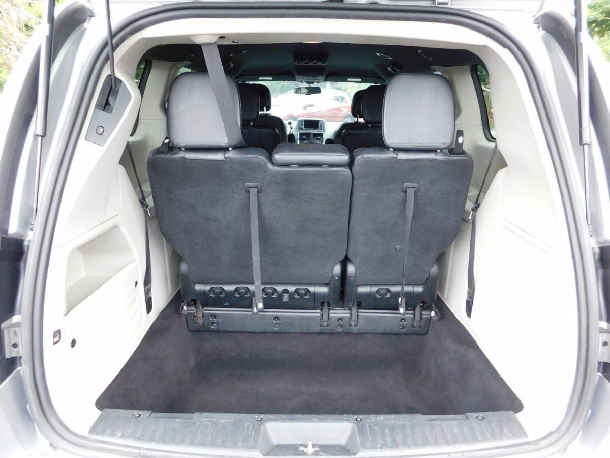 Used 2017 Dodge Grand Caravan SXT FWD image 5