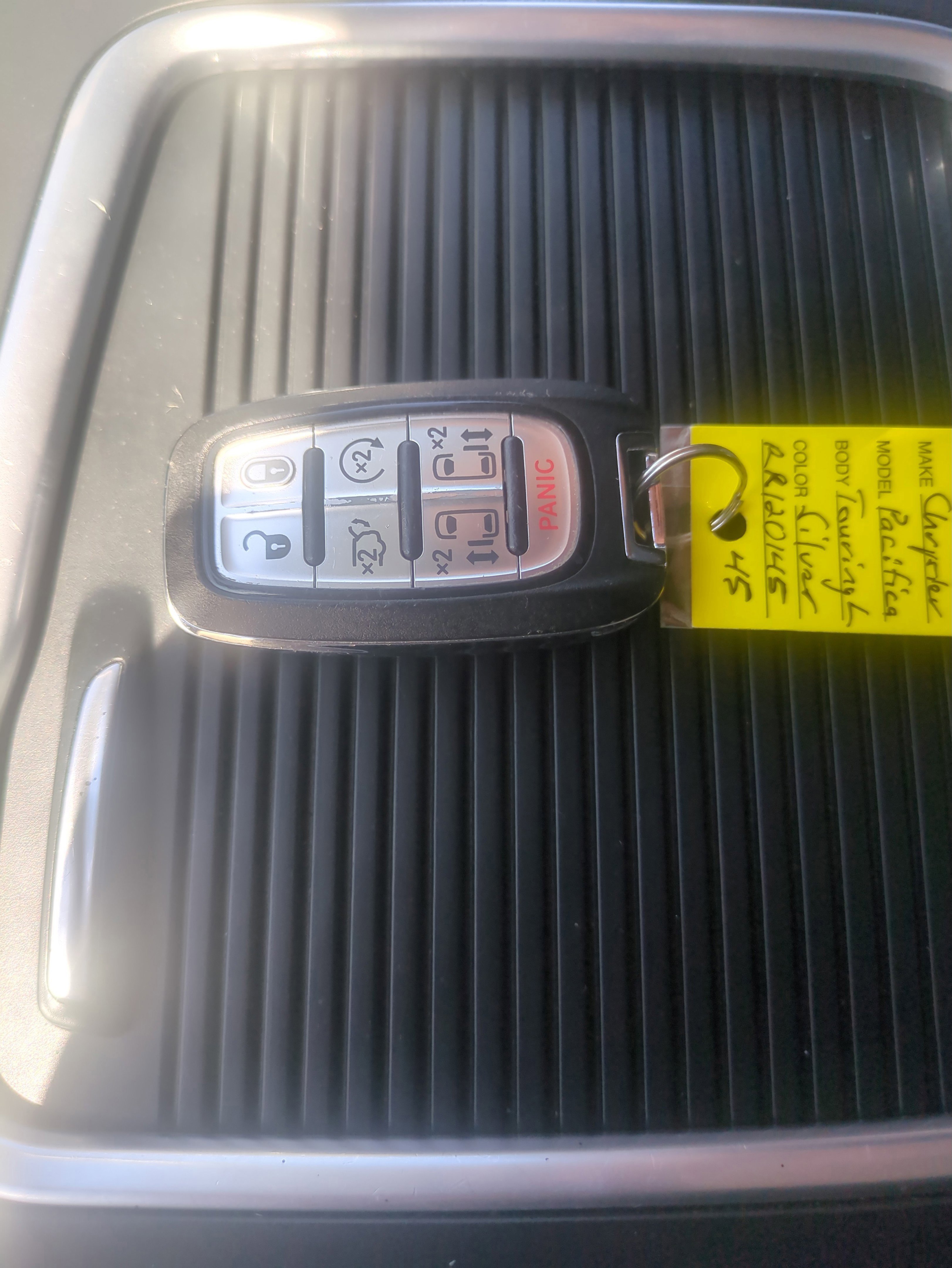 Used 2024 Chrysler Pacifica Touring-L FWD image 25