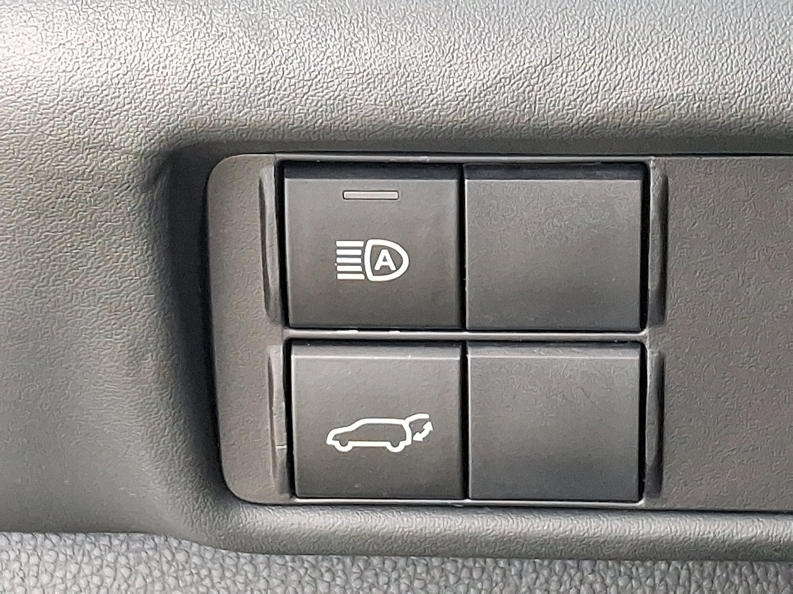 Used 2022 Toyota Highlander XLE AWD/4WD image 29