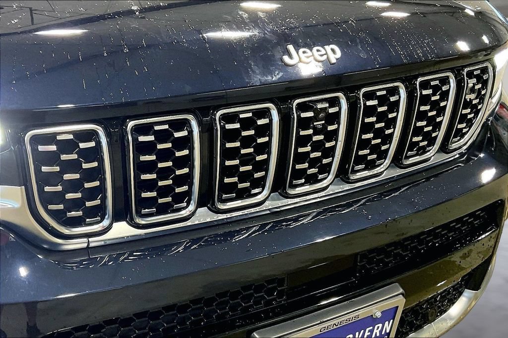 Used 2024 Jeep Grand Cherokee L Summit w/ Advanced Protech Group IV AWD/4WD image 34