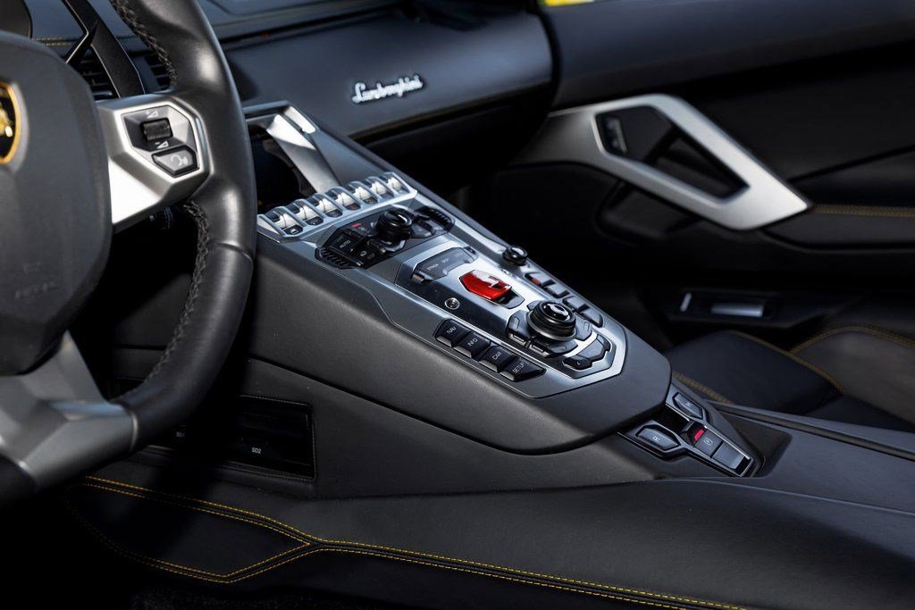 Used 2014 Lamborghini Aventador image 23