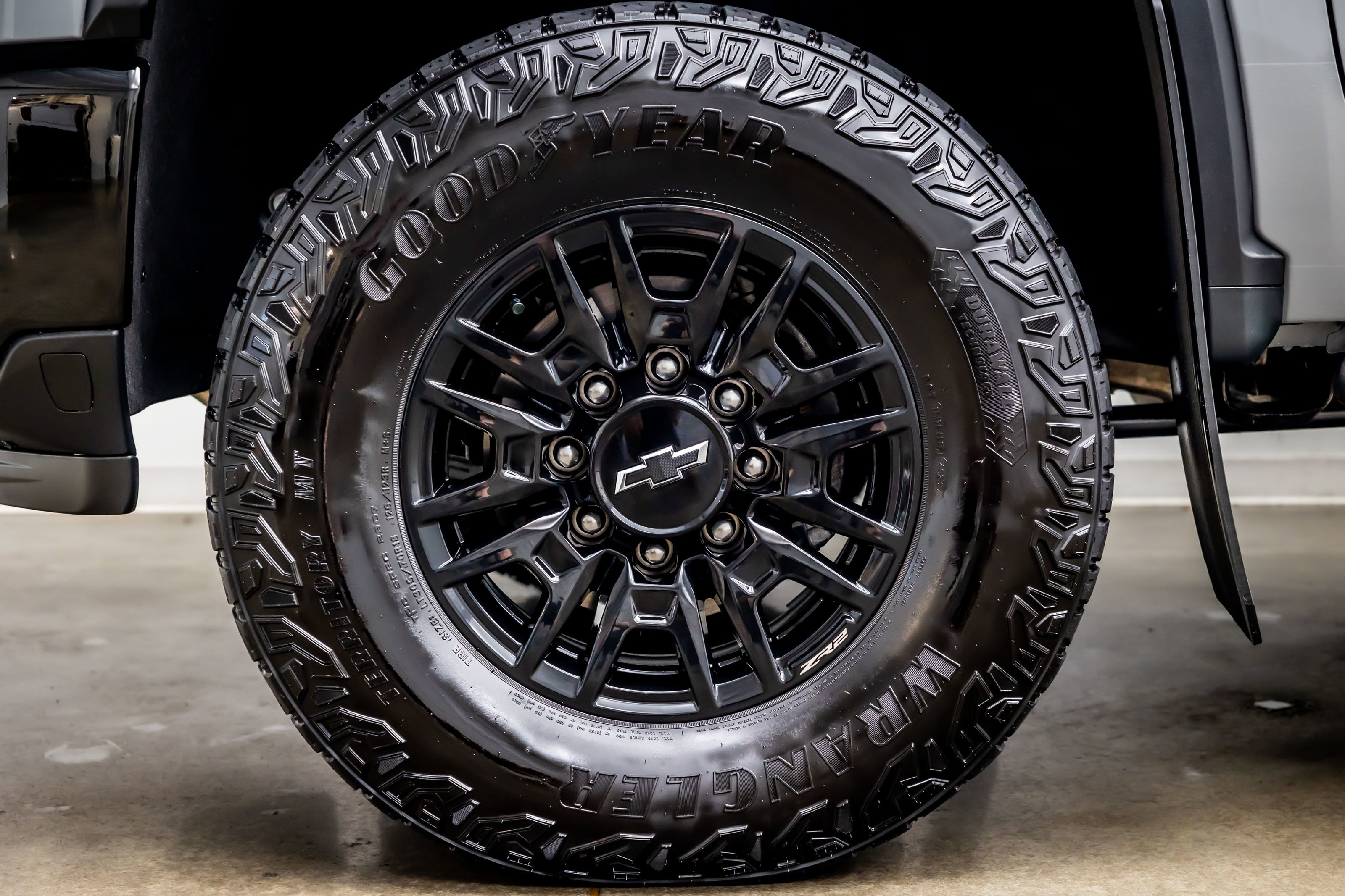 Used 2024 Chevrolet Silverado 2500 ZR2 w/ LPO, Dark Essentials Package AWD/4WD image 39