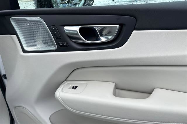 Certified 2023 Volvo XC60 B6 Ultimate w/ Protection Package Premier image 19