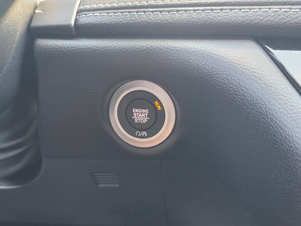 New 2027 Chrysler Pacifica Select w/ Family Tech Group FWD image 19