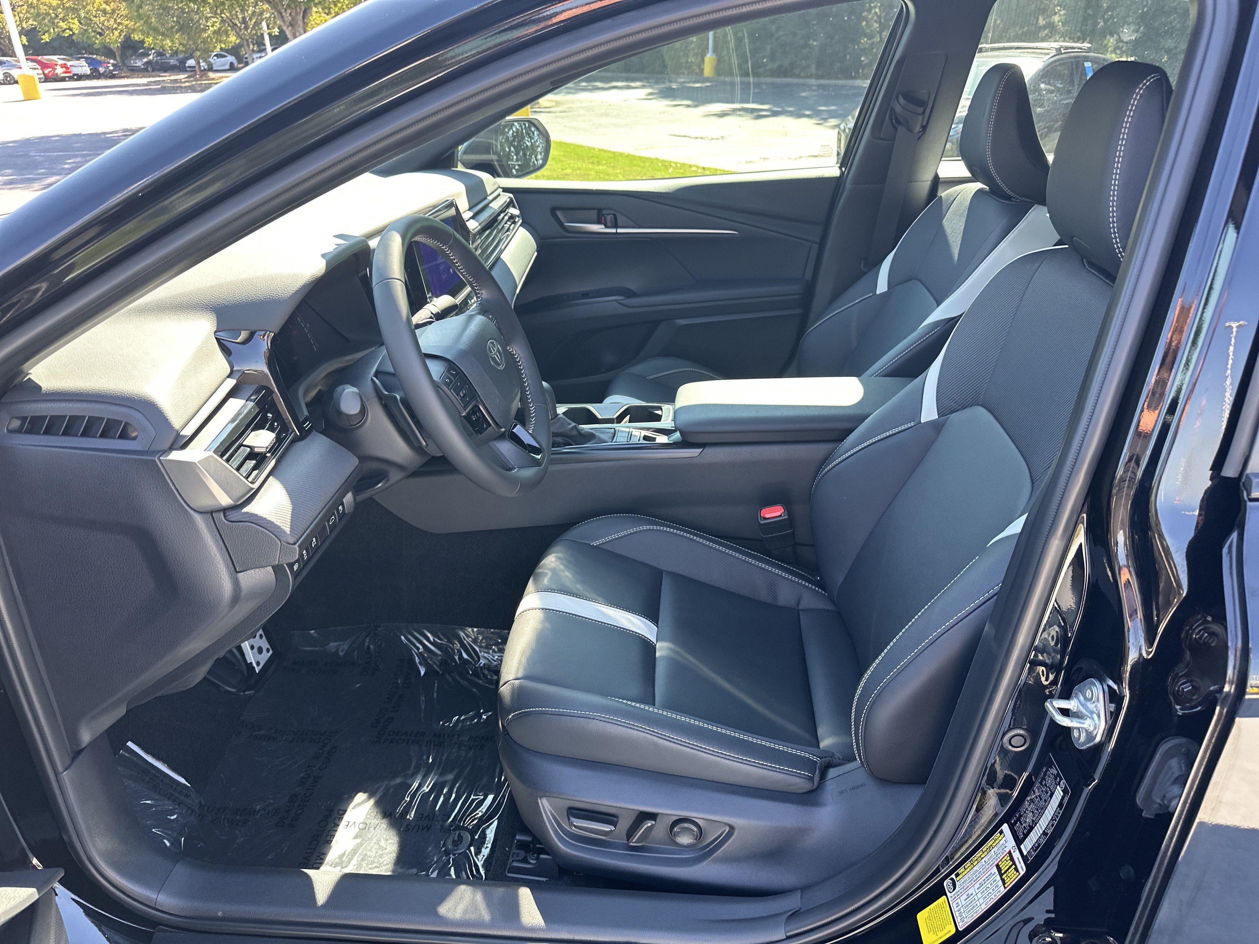 Used 2025 Toyota Camry SE FWD image 16