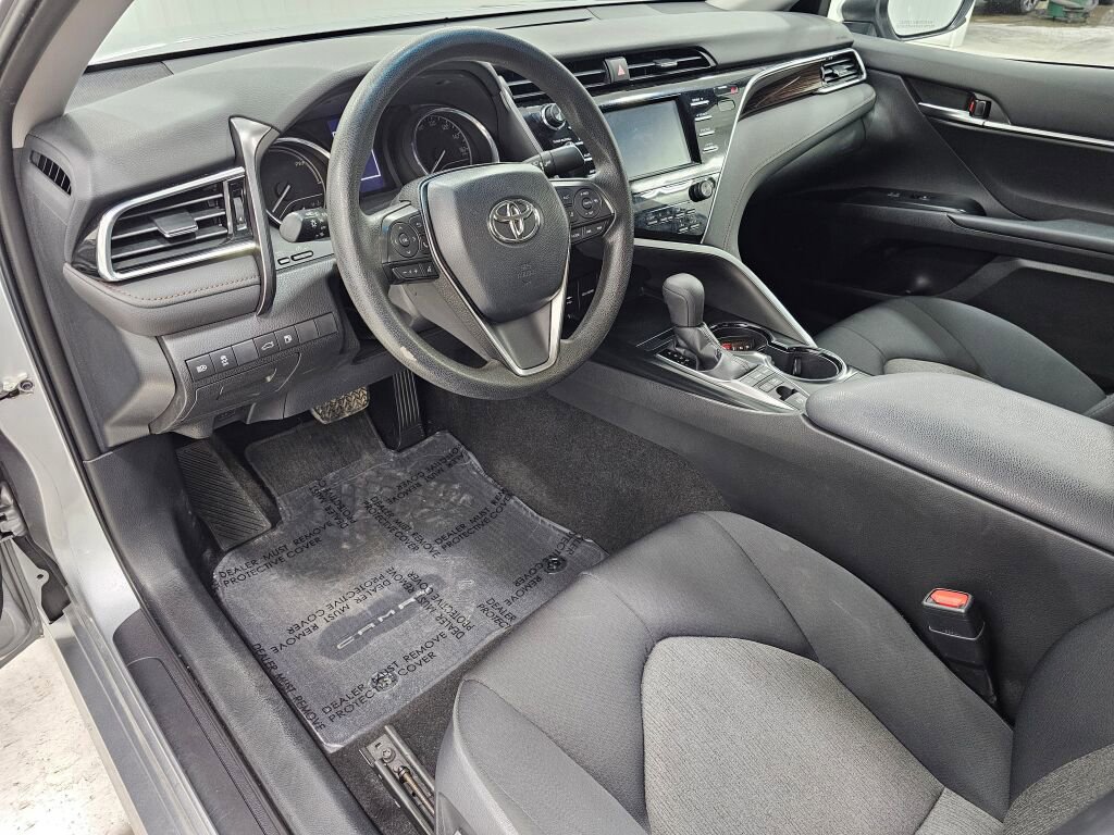 Used 2018 Toyota Camry LE image 31