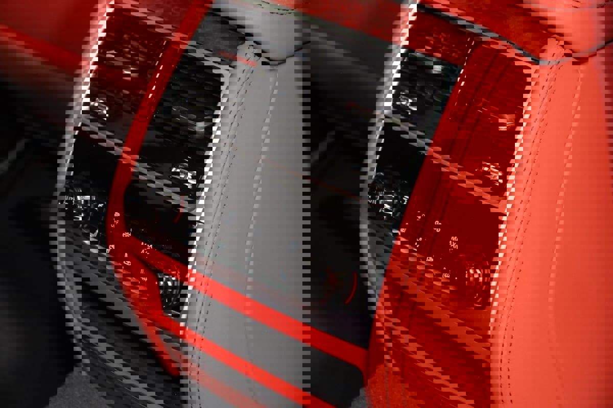 Used 2022 BMW ALPINA B7 xDrive w/ Luxury Rear Seating Package image 20