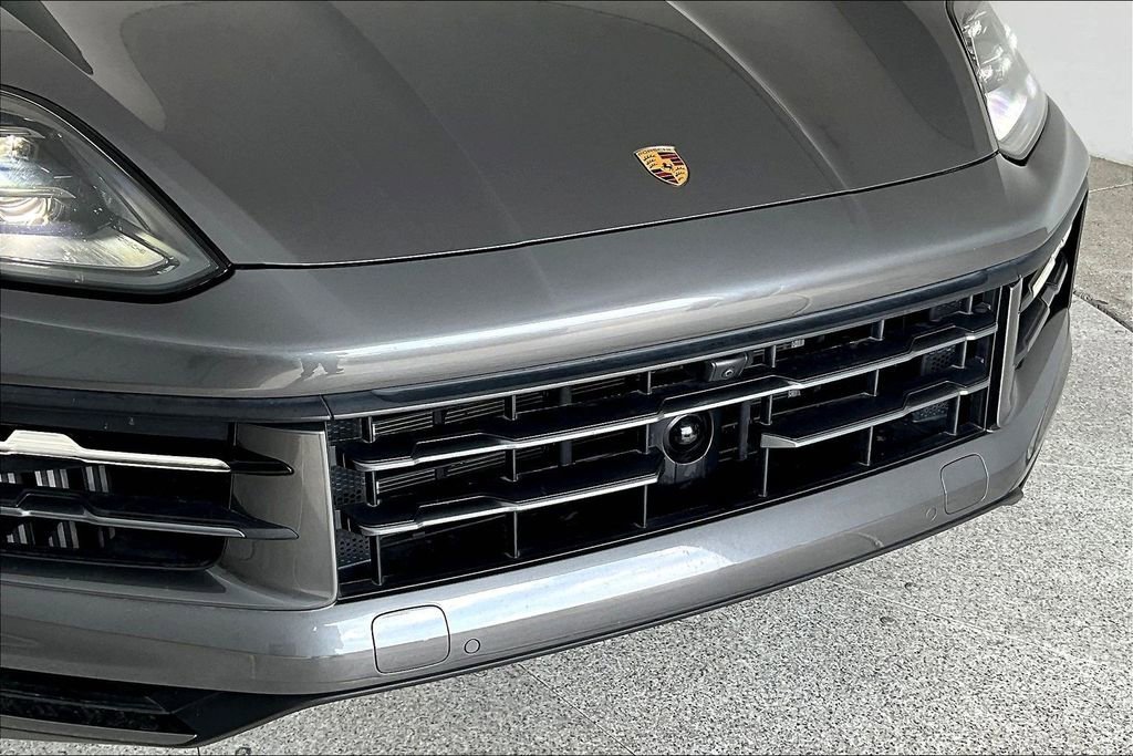 Used 2024 Porsche Cayenne image 38